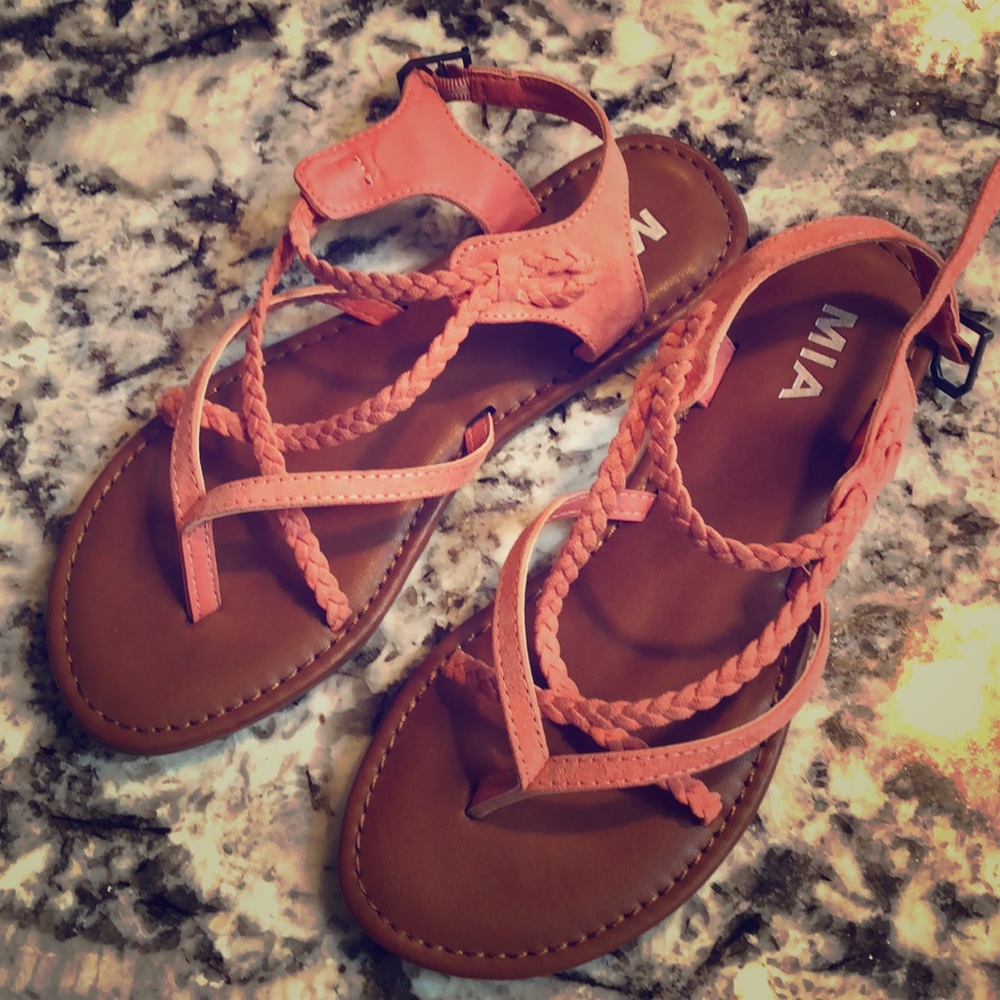 NWT strappy sandals in coral, size 8